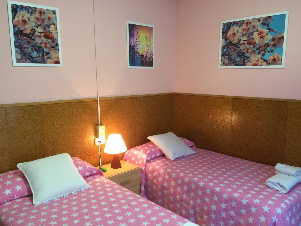 Hostal Valls Barselona Dış mekan fotoğraf