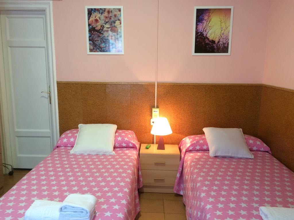 Hostal Valls Barselona Dış mekan fotoğraf